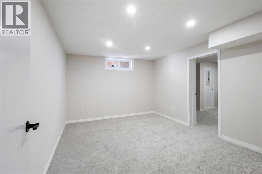 












811 Seattle Drive SW

,
Calgary,




Alberta
T2W0M9

