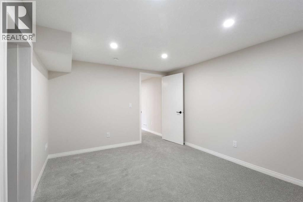 












811 Seattle Drive SW

,
Calgary,




Alberta
T2W0M9

