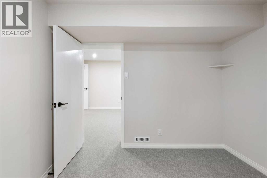 












811 Seattle Drive SW

,
Calgary,




Alberta
T2W0M9

