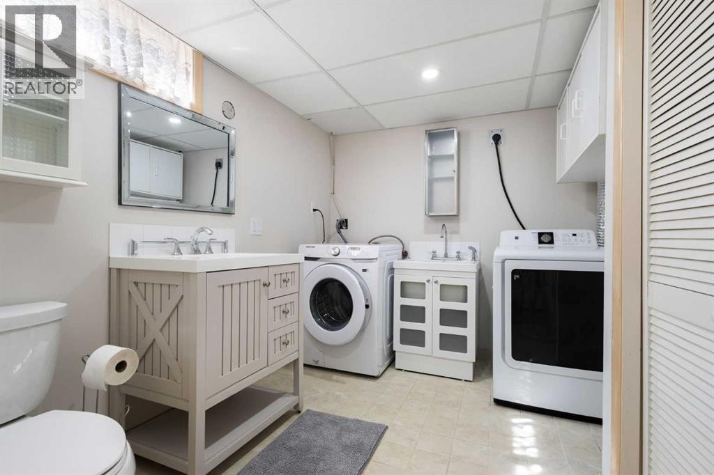 












811 Seattle Drive SW

,
Calgary,




Alberta
T2W0M9

