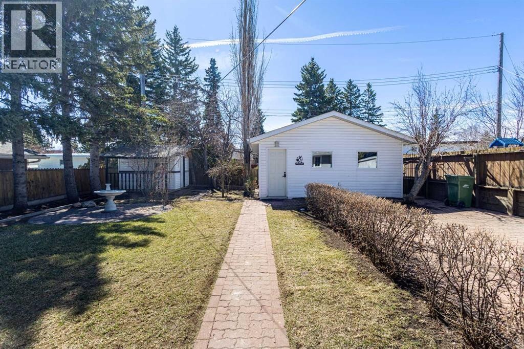 












811 Seattle Drive SW

,
Calgary,




Alberta
T2W0M9

