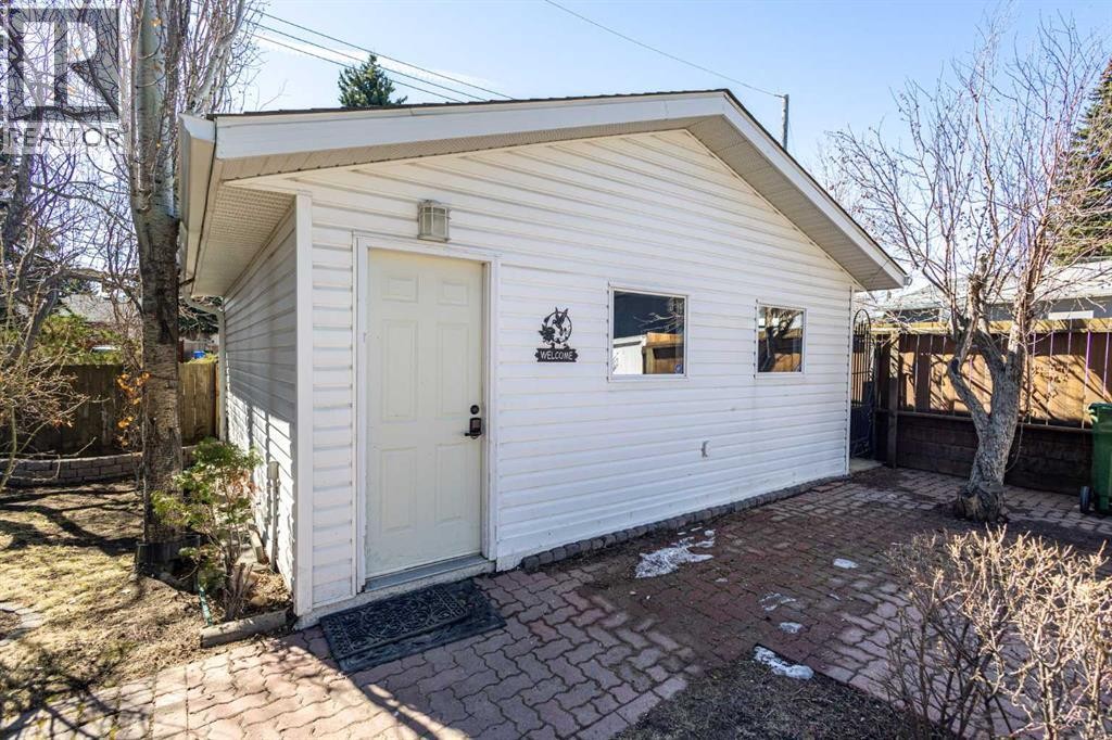 












811 Seattle Drive SW

,
Calgary,




Alberta
T2W0M9

