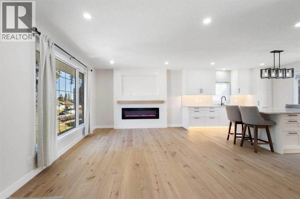 












811 Seattle Drive SW

,
Calgary,




Alberta
T2W0M9

