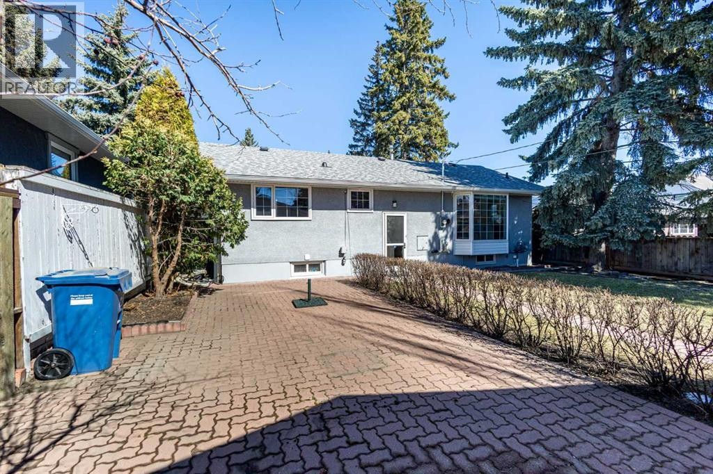 












811 Seattle Drive SW

,
Calgary,




Alberta
T2W0M9

