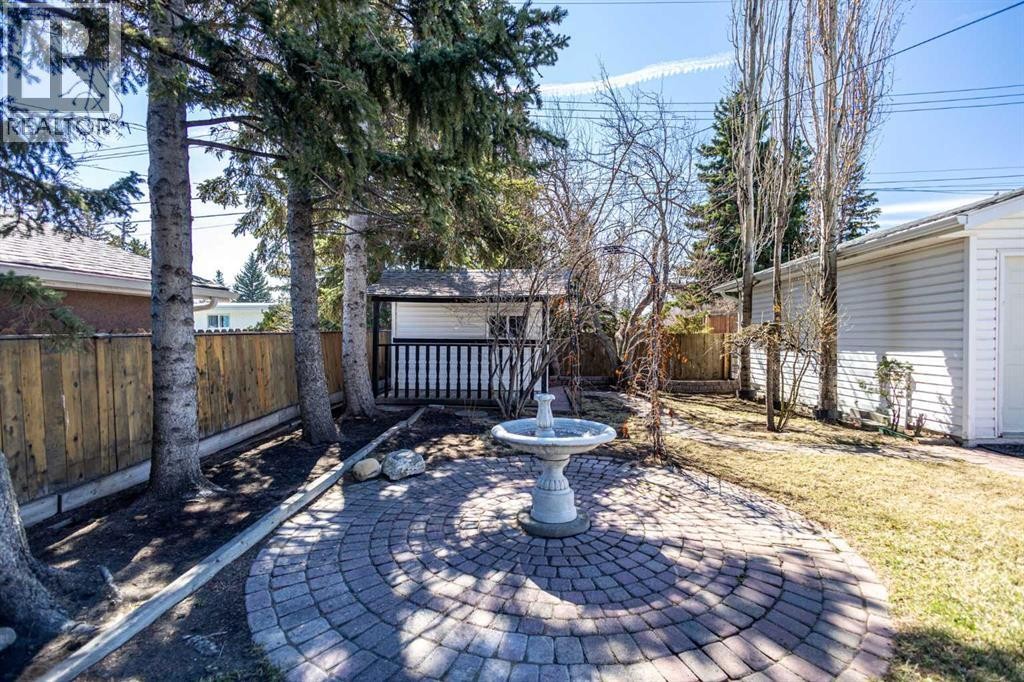 












811 Seattle Drive SW

,
Calgary,




Alberta
T2W0M9

