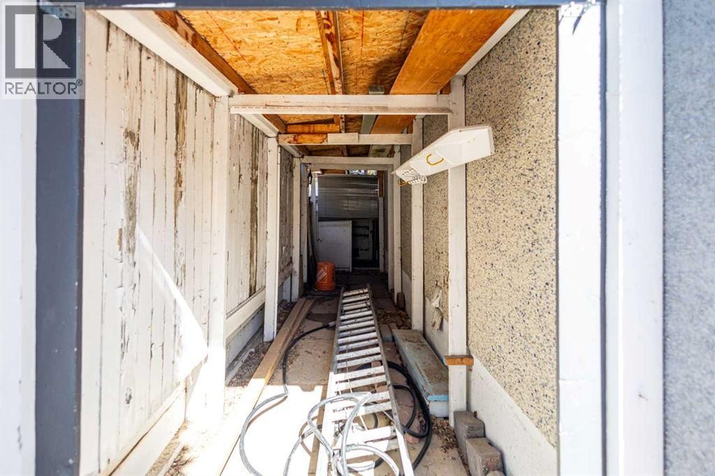 












811 Seattle Drive SW

,
Calgary,




Alberta
T2W0M9

