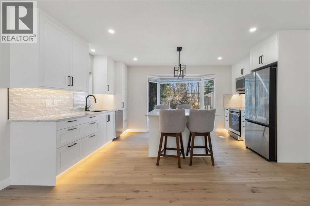 












811 Seattle Drive SW

,
Calgary,




Alberta
T2W0M9

