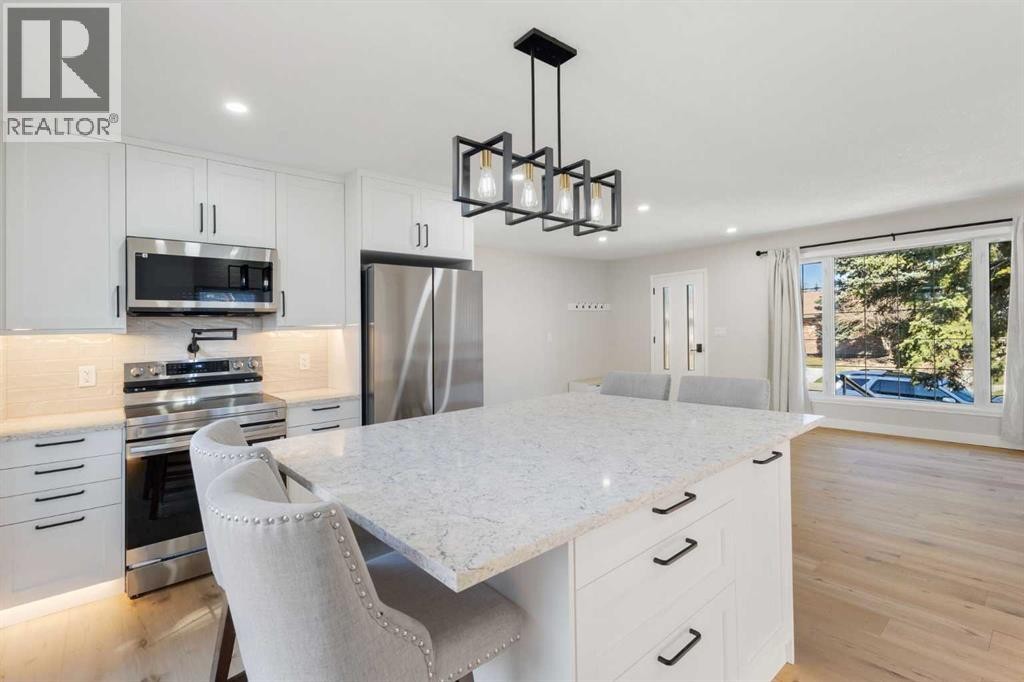 












811 Seattle Drive SW

,
Calgary,




Alberta
T2W0M9

