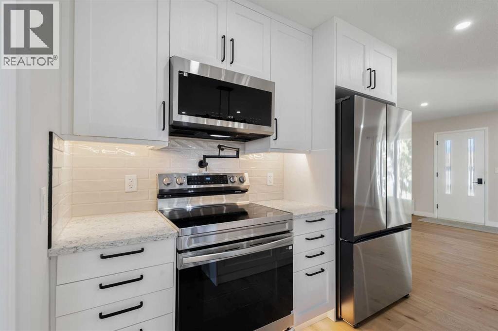 












811 Seattle Drive SW

,
Calgary,




Alberta
T2W0M9

