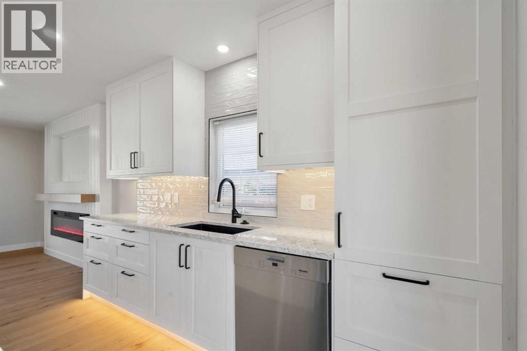 












811 Seattle Drive SW

,
Calgary,




Alberta
T2W0M9

