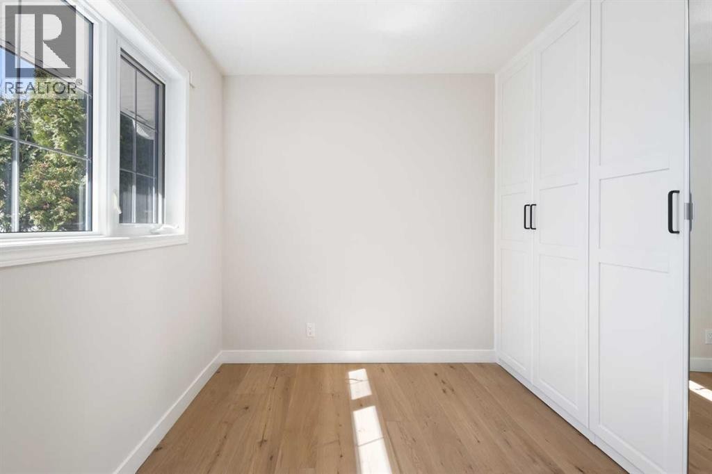 












811 Seattle Drive SW

,
Calgary,




Alberta
T2W0M9

