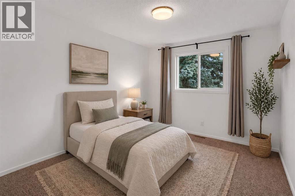 












79 Scenic Way NW

,
Calgary,




Alberta
T3L1B4

