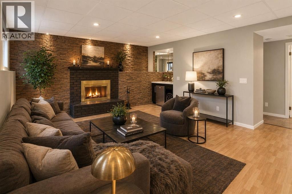 












79 Scenic Way NW

,
Calgary,




Alberta
T3L1B4

