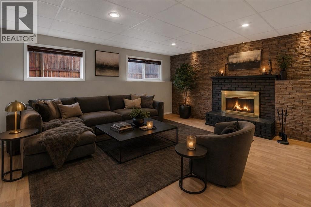












79 Scenic Way NW

,
Calgary,




Alberta
T3L1B4

