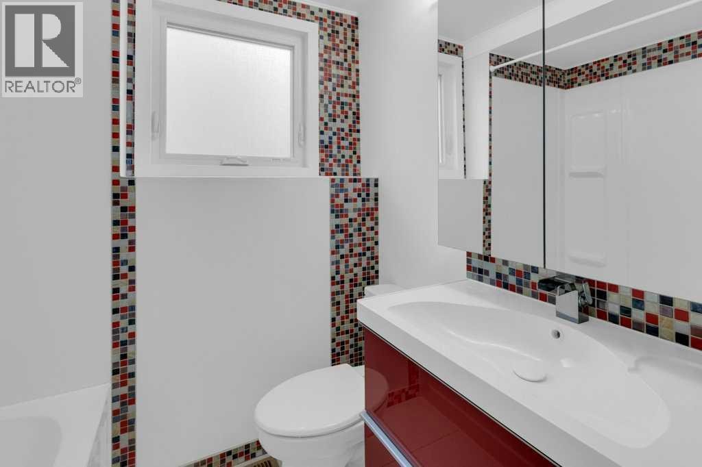 












79 Scenic Way NW

,
Calgary,




Alberta
T3L1B4

