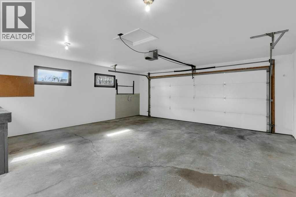 












79 Scenic Way NW

,
Calgary,




Alberta
T3L1B4

