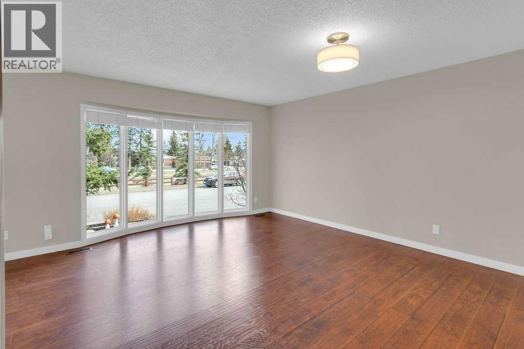 












79 Scenic Way NW

,
Calgary,




Alberta
T3L1B4

