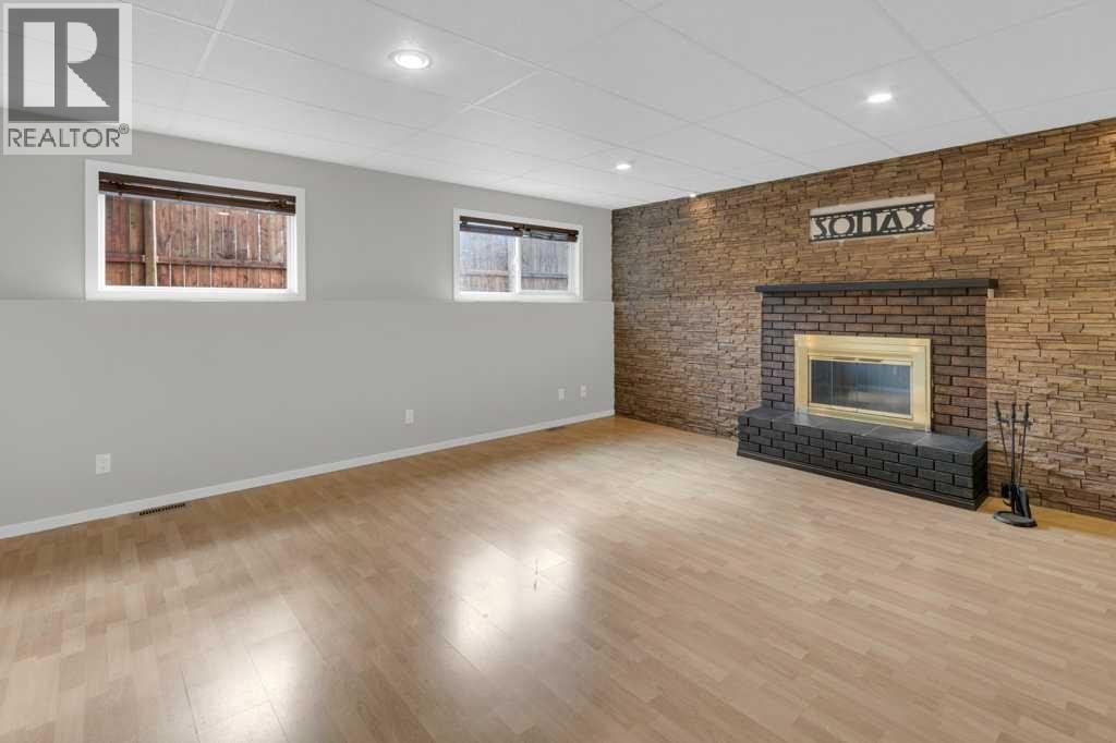 












79 Scenic Way NW

,
Calgary,




Alberta
T3L1B4

