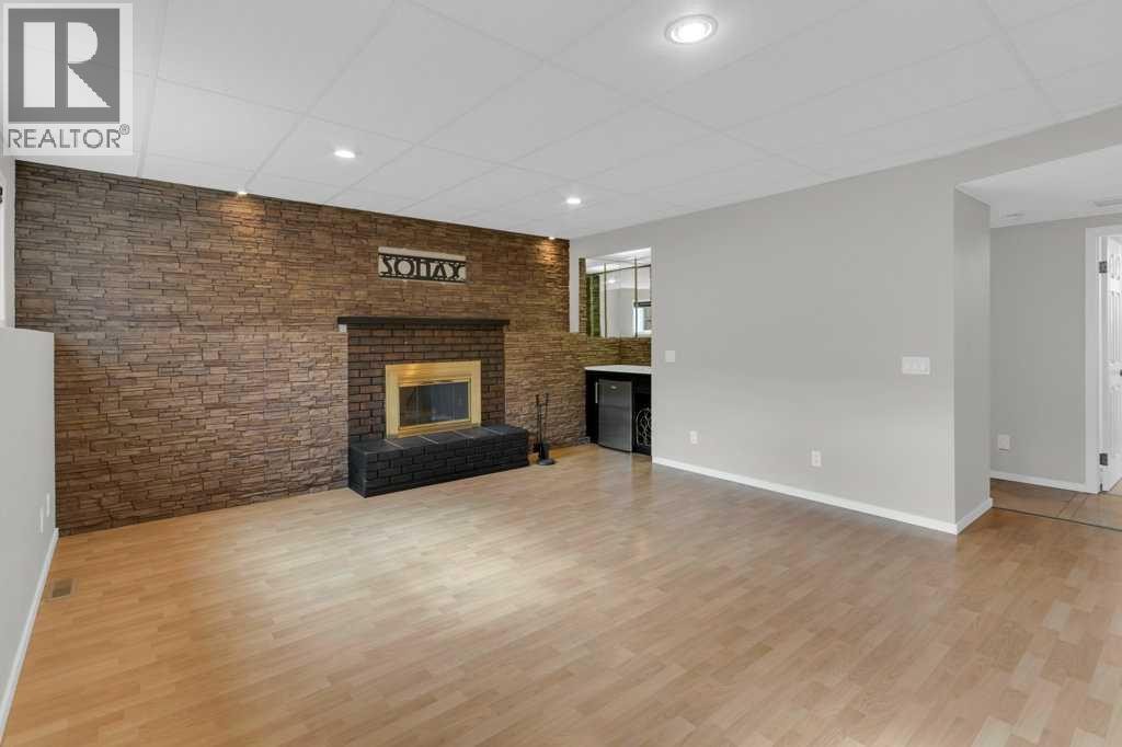 












79 Scenic Way NW

,
Calgary,




Alberta
T3L1B4

