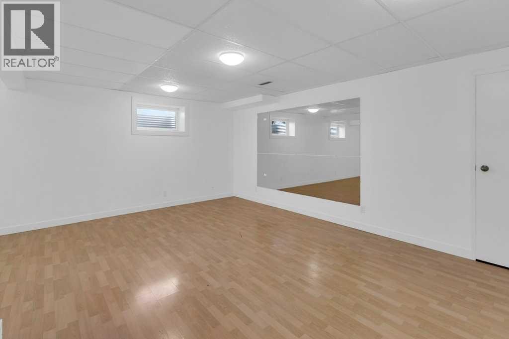 












79 Scenic Way NW

,
Calgary,




Alberta
T3L1B4

