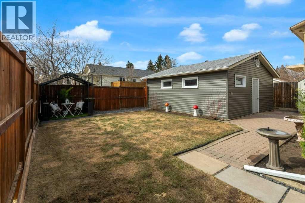 












79 Scenic Way NW

,
Calgary,




Alberta
T3L1B4

