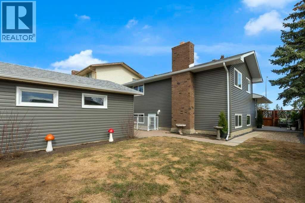 












79 Scenic Way NW

,
Calgary,




Alberta
T3L1B4

