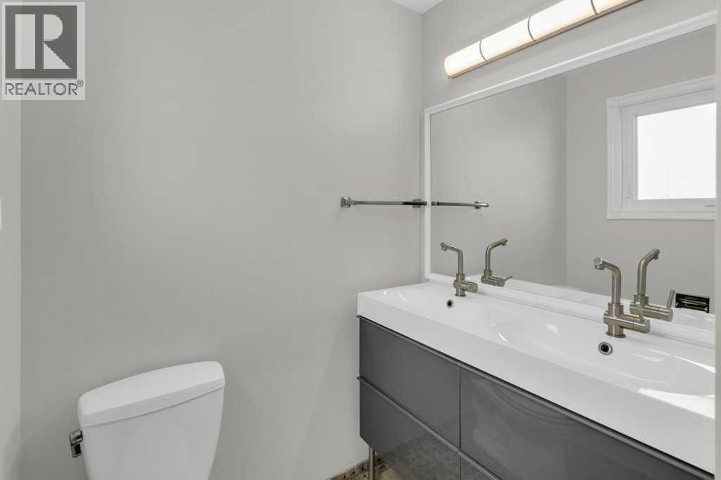 












79 Scenic Way NW

,
Calgary,




Alberta
T3L1B4

