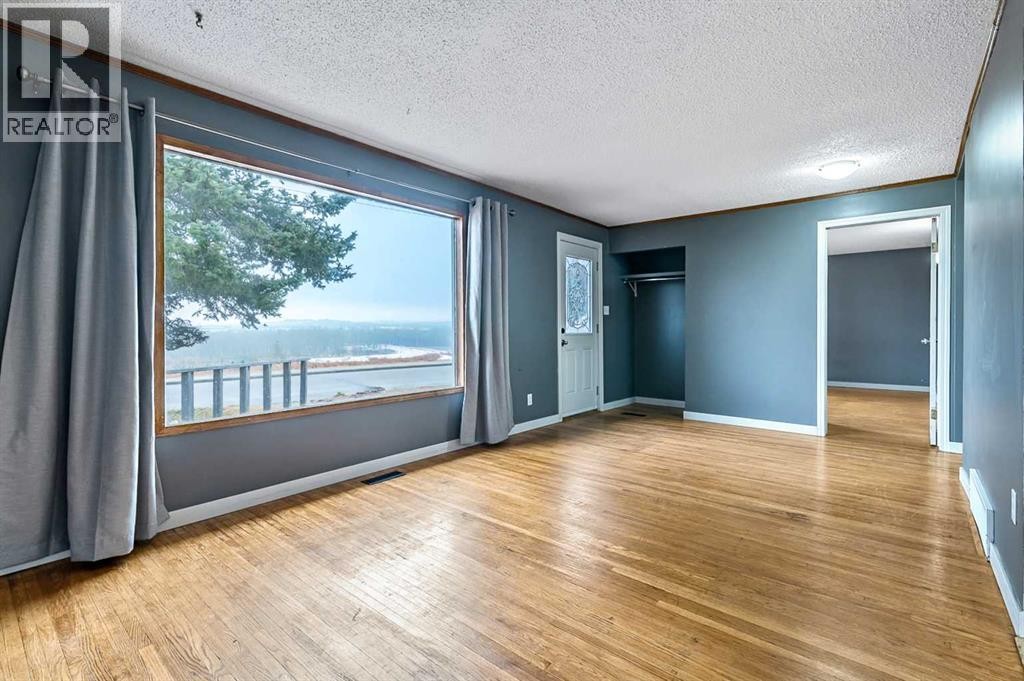 












30 Crescent Road E

,
Okotoks,




Alberta
T1S1G4


