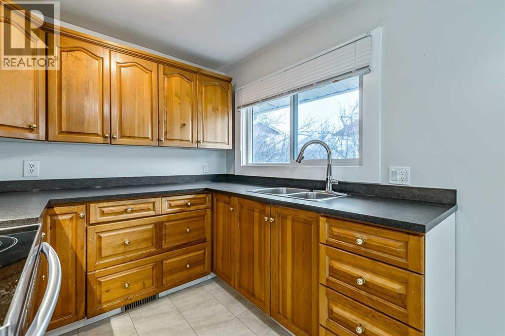 












30 Crescent Road E

,
Okotoks,




Alberta
T1S1G4

