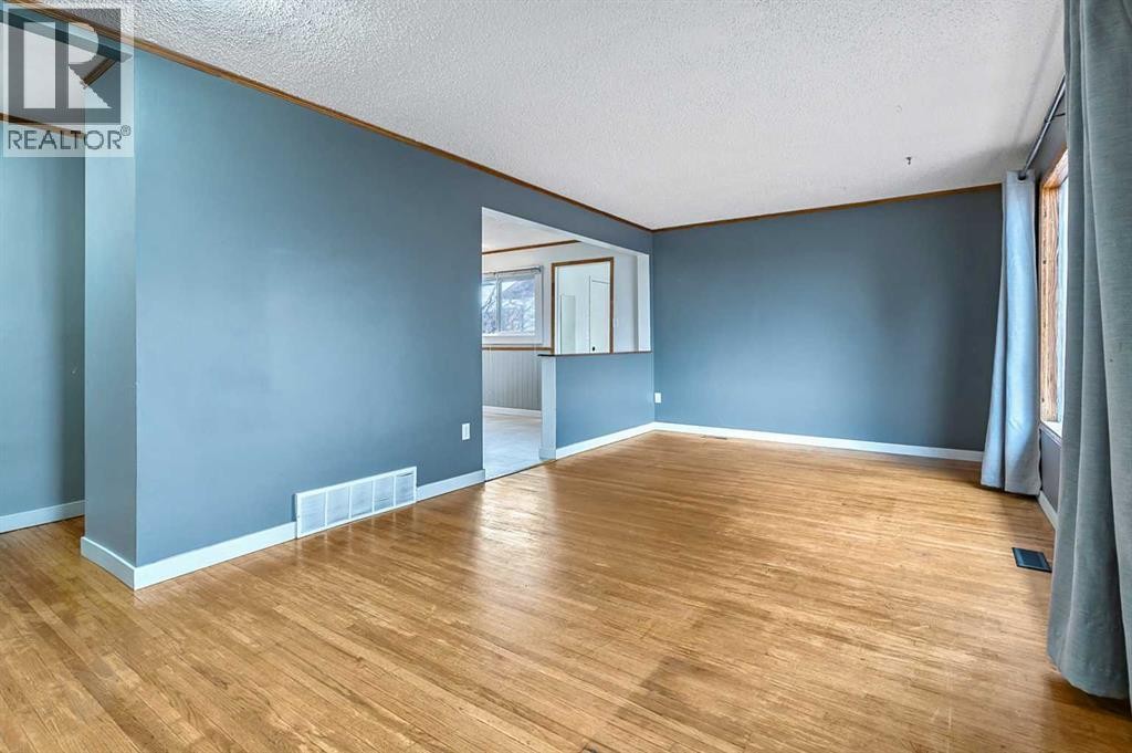 












30 Crescent Road E

,
Okotoks,




Alberta
T1S1G4

