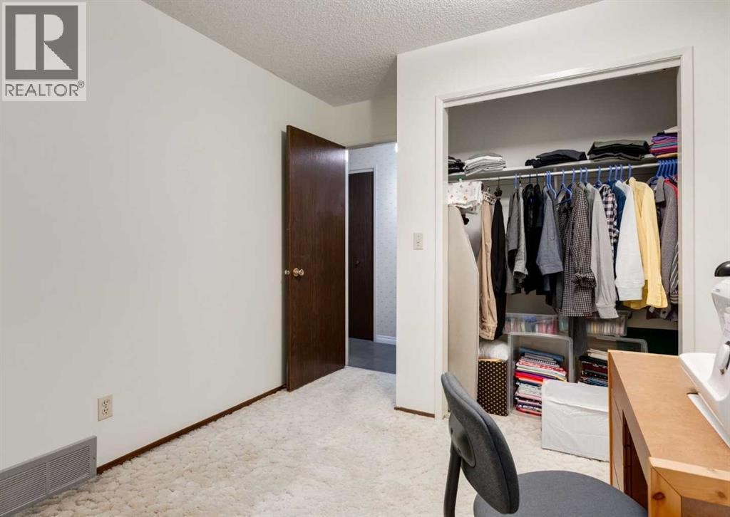 












63 Brookpark Crescent SW

,
Calgary,




Alberta
T2W2W6

