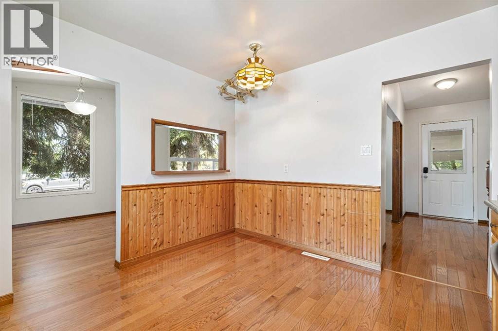 












77 Winslow Crescent SW

,
Calgary,




Alberta
T3C2R3

