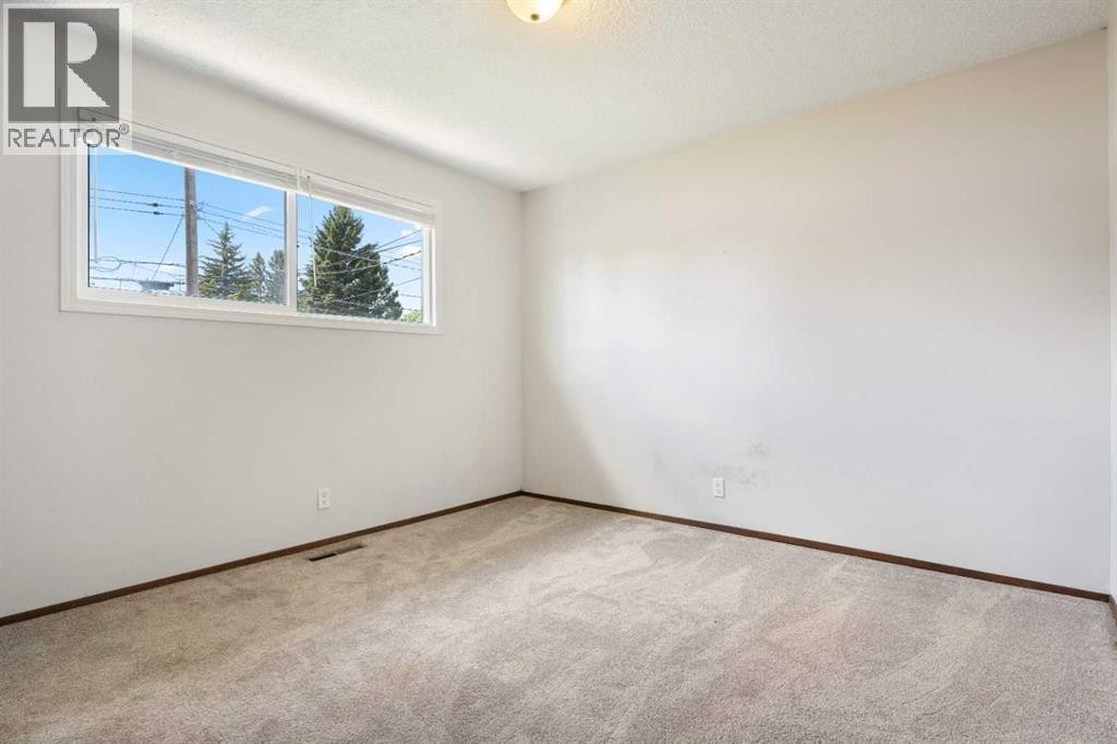 












77 Winslow Crescent SW

,
Calgary,




Alberta
T3C2R3

