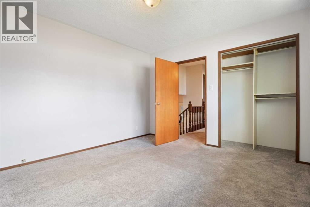 












77 Winslow Crescent SW

,
Calgary,




Alberta
T3C2R3

