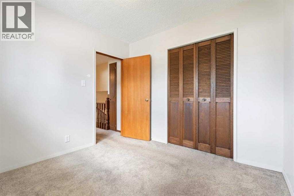 












77 Winslow Crescent SW

,
Calgary,




Alberta
T3C2R3

