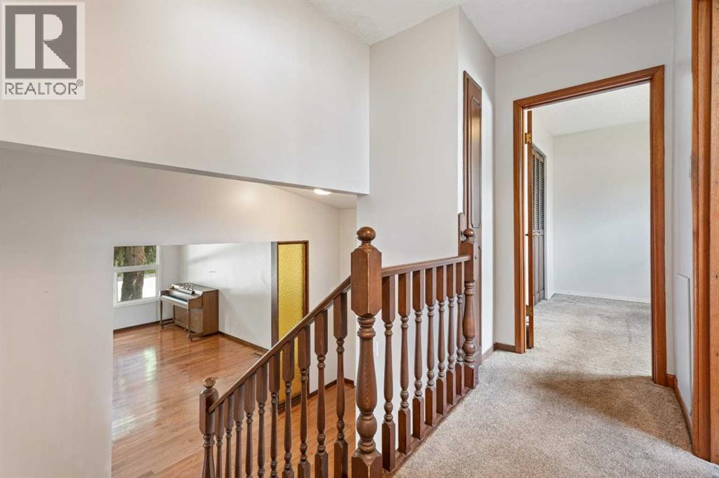 












77 Winslow Crescent SW

,
Calgary,




Alberta
T3C2R3

