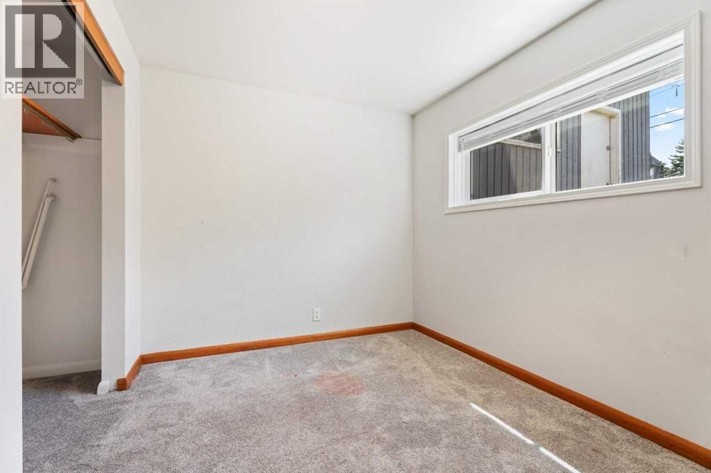 












77 Winslow Crescent SW

,
Calgary,




Alberta
T3C2R3

