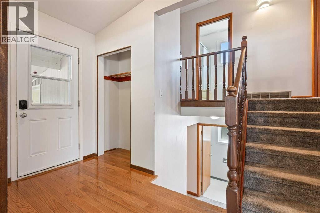 












77 Winslow Crescent SW

,
Calgary,




Alberta
T3C2R3

