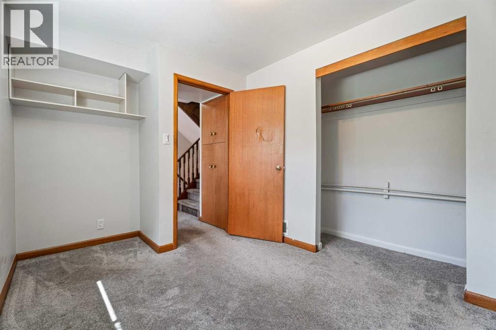 












77 Winslow Crescent SW

,
Calgary,




Alberta
T3C2R3

