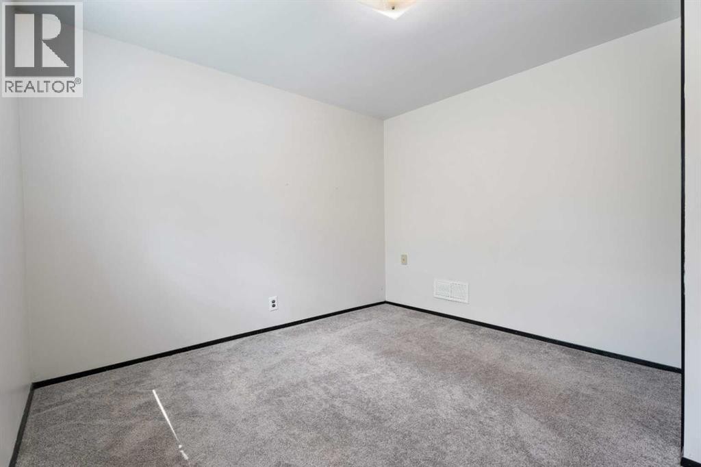 












77 Winslow Crescent SW

,
Calgary,




Alberta
T3C2R3

