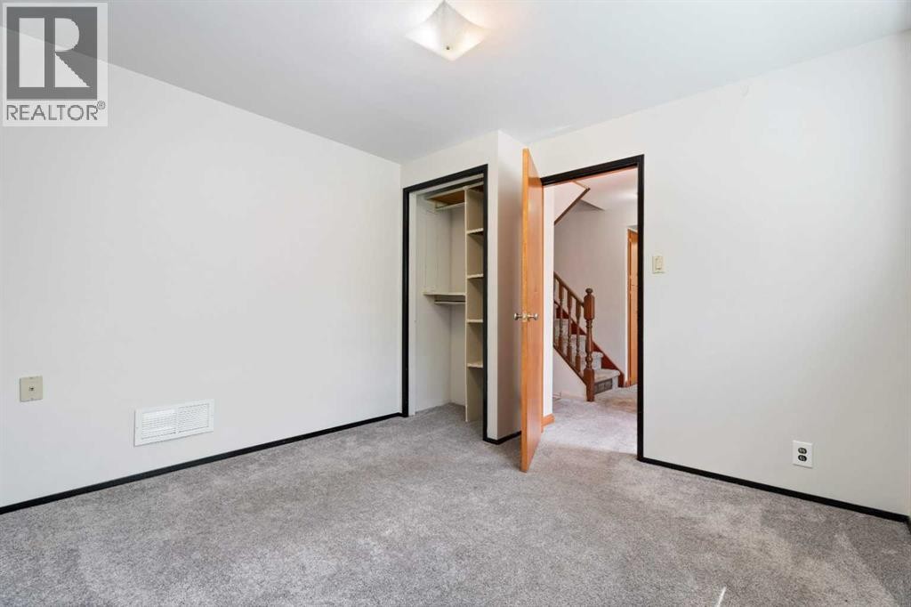 












77 Winslow Crescent SW

,
Calgary,




Alberta
T3C2R3

