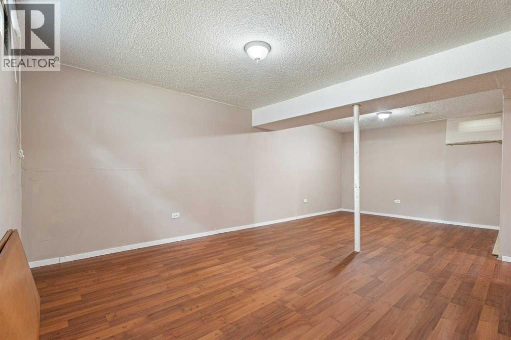 












77 Winslow Crescent SW

,
Calgary,




Alberta
T3C2R3

