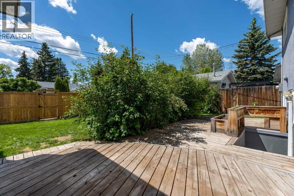 












77 Winslow Crescent SW

,
Calgary,




Alberta
T3C2R3

