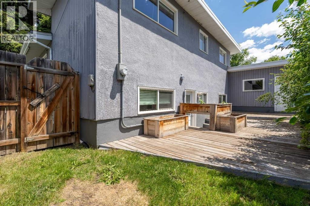 












77 Winslow Crescent SW

,
Calgary,




Alberta
T3C2R3

