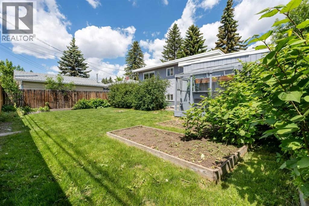 












77 Winslow Crescent SW

,
Calgary,




Alberta
T3C2R3

