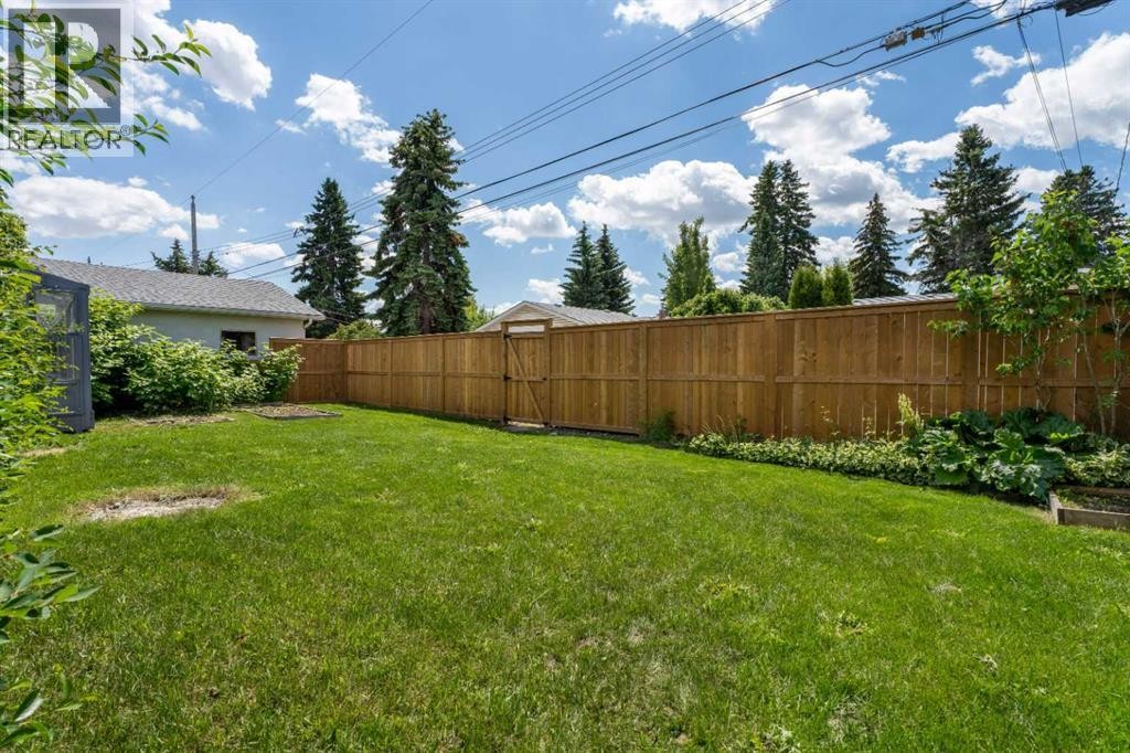 












77 Winslow Crescent SW

,
Calgary,




Alberta
T3C2R3

