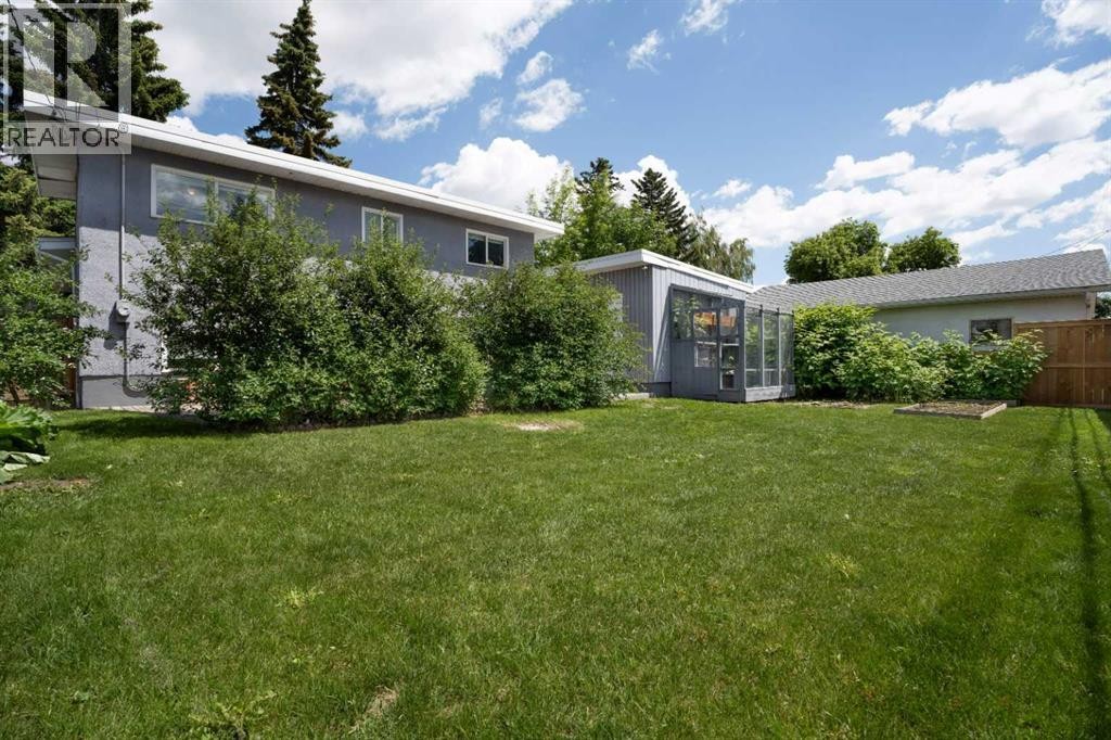












77 Winslow Crescent SW

,
Calgary,




Alberta
T3C2R3

