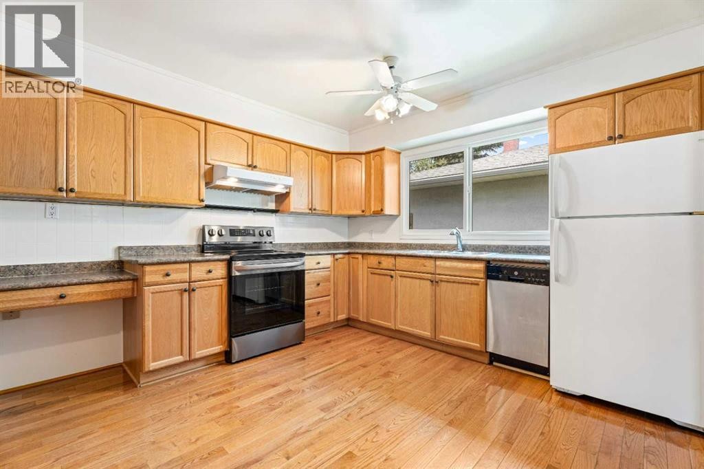 












77 Winslow Crescent SW

,
Calgary,




Alberta
T3C2R3

