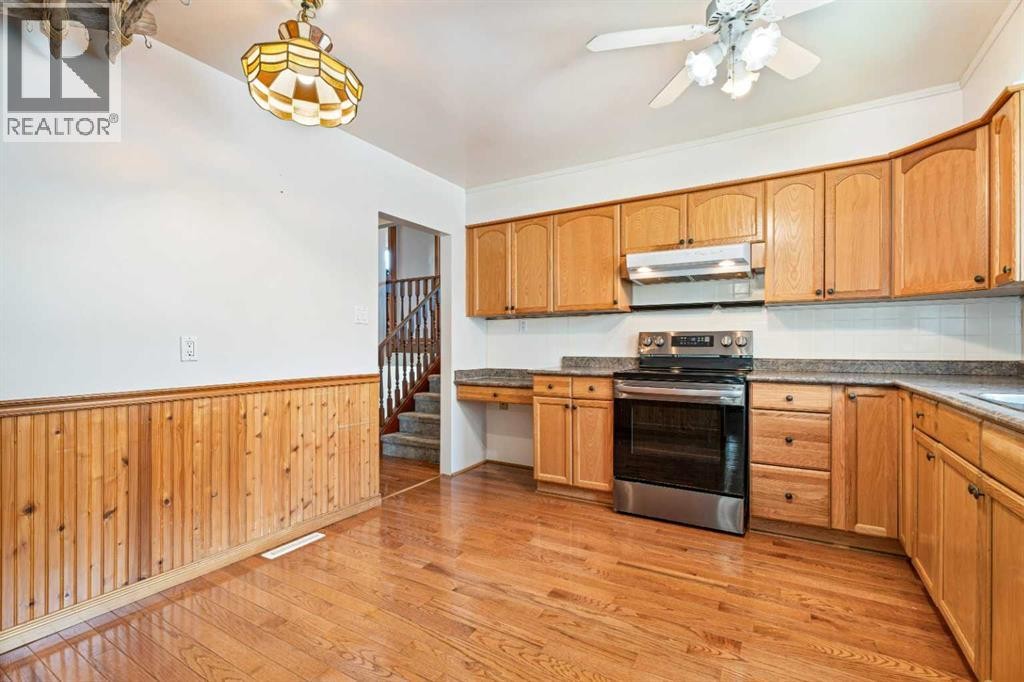 












77 Winslow Crescent SW

,
Calgary,




Alberta
T3C2R3

