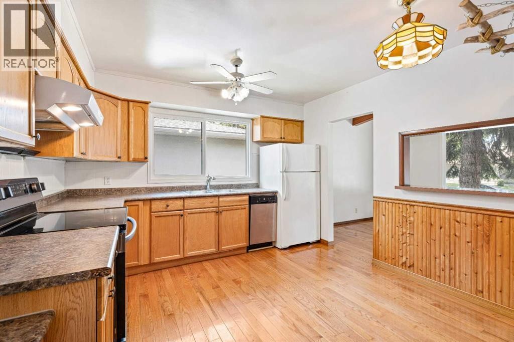 












77 Winslow Crescent SW

,
Calgary,




Alberta
T3C2R3

